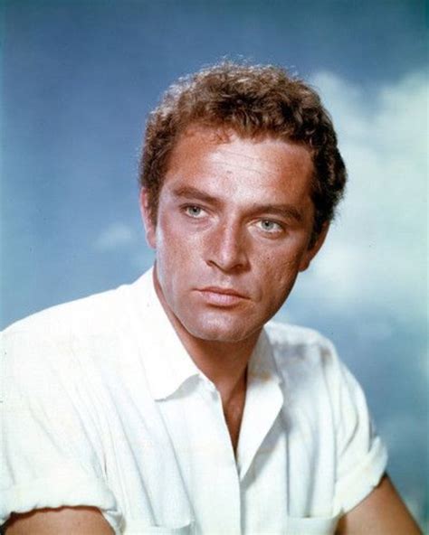 25 Vintage Portraits of a Young and Handsome Richard Burton。